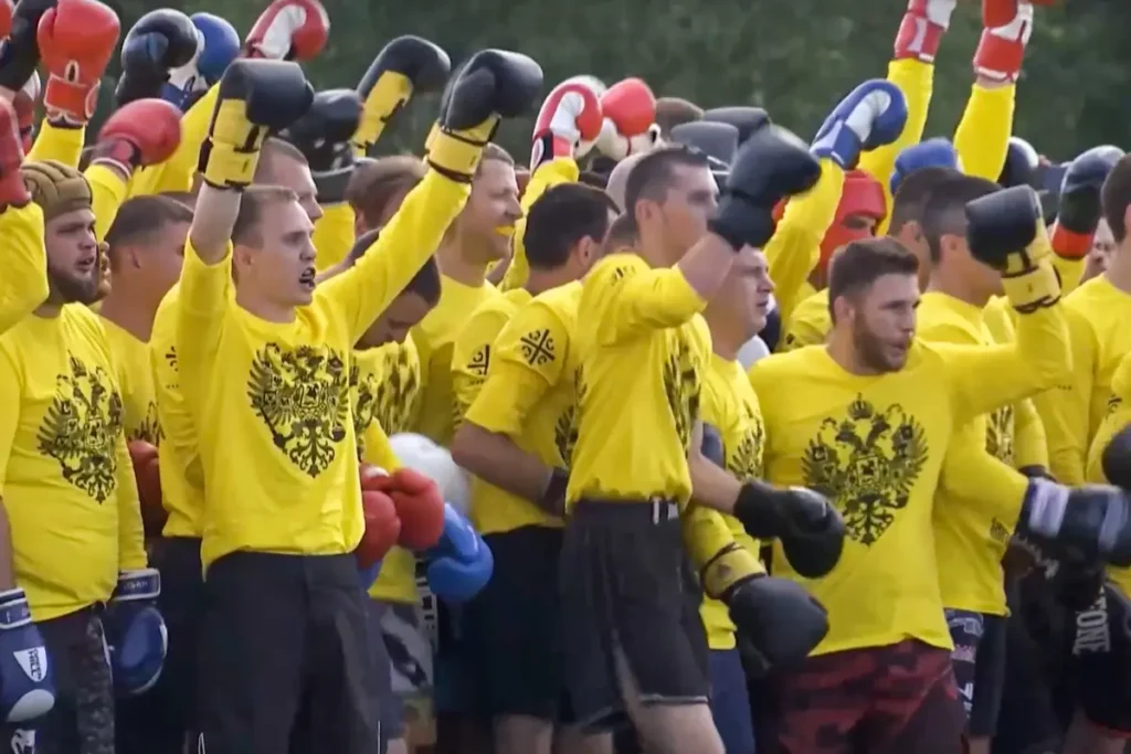 Скриншот с&nbsp;рекламой фестиваля «Гуляй город» на&nbsp;телеканале «Царьград», выпущенной в&nbsp;эфир в&nbsp;июле 2023 года после передачи «Задержи меня нежно: Мигранты диктуют условия русским силовикам?». Источник: паблик телеканала «Царьград» ВКонтакте.