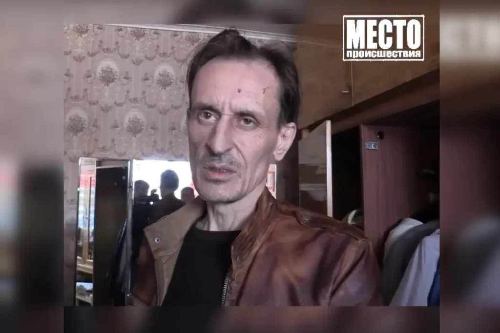 Скриншот из&nbsp;видео с&nbsp;Константином Филатовым с&nbsp;места преступления. Источник: видео из&nbsp;паблика ВКонтакте «Место Происшествия/Первый городской Киров».