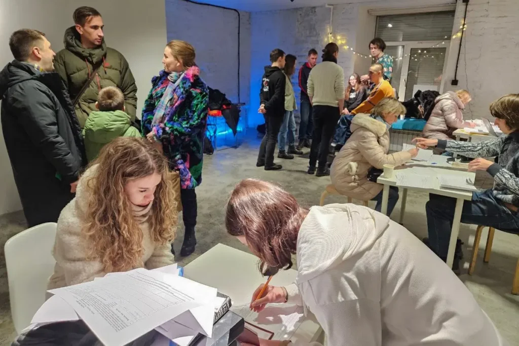 Сбор подписей в&nbsp;штабе Бориса Надеждина в&nbsp;Санкт-Петербурге. Фото: сообщество в&nbsp;VK&nbsp;«Штаб Надеждина&nbsp;| Санкт-Петербург».