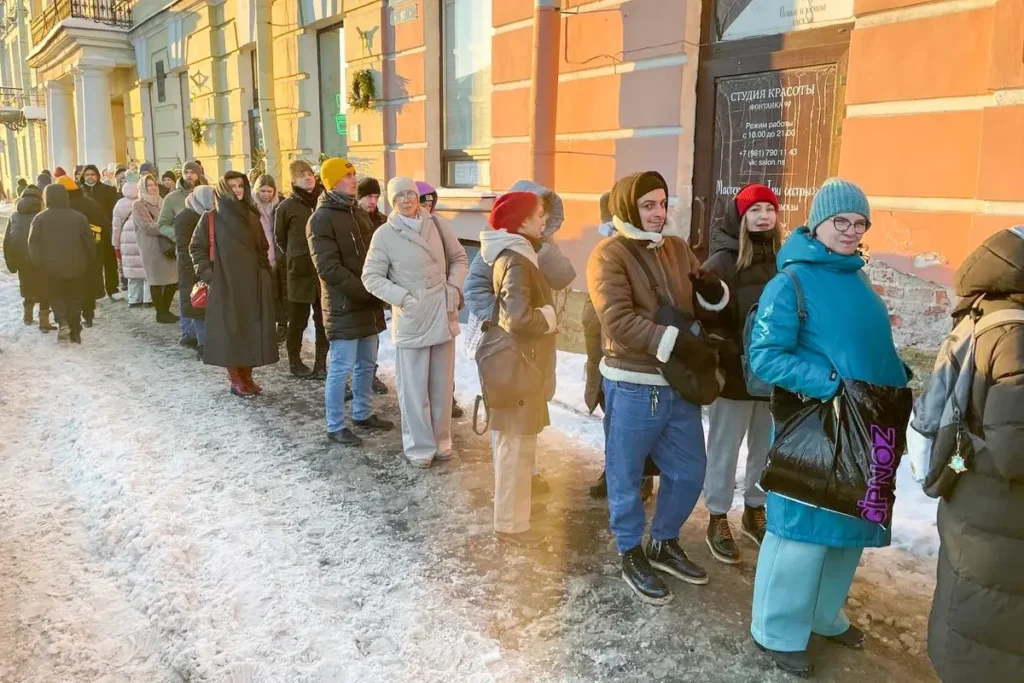 Сбор подписей в&nbsp;штабе Бориса Надеждина в&nbsp;Санкт-Петербурге. Фото: сообщество в&nbsp;VK&nbsp;«Штаб Надеждина&nbsp;| Санкт-Петербург».