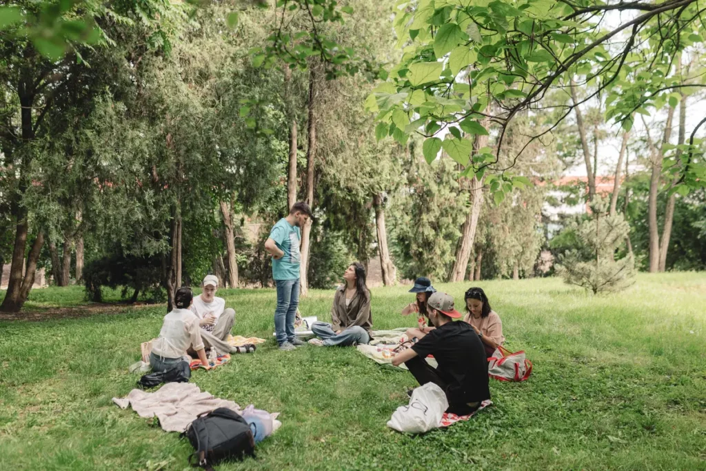 Участники проекта «Открытая среда» во&nbsp;время выезда на&nbsp;природу. Фото: предоставлено «Открытой средой».