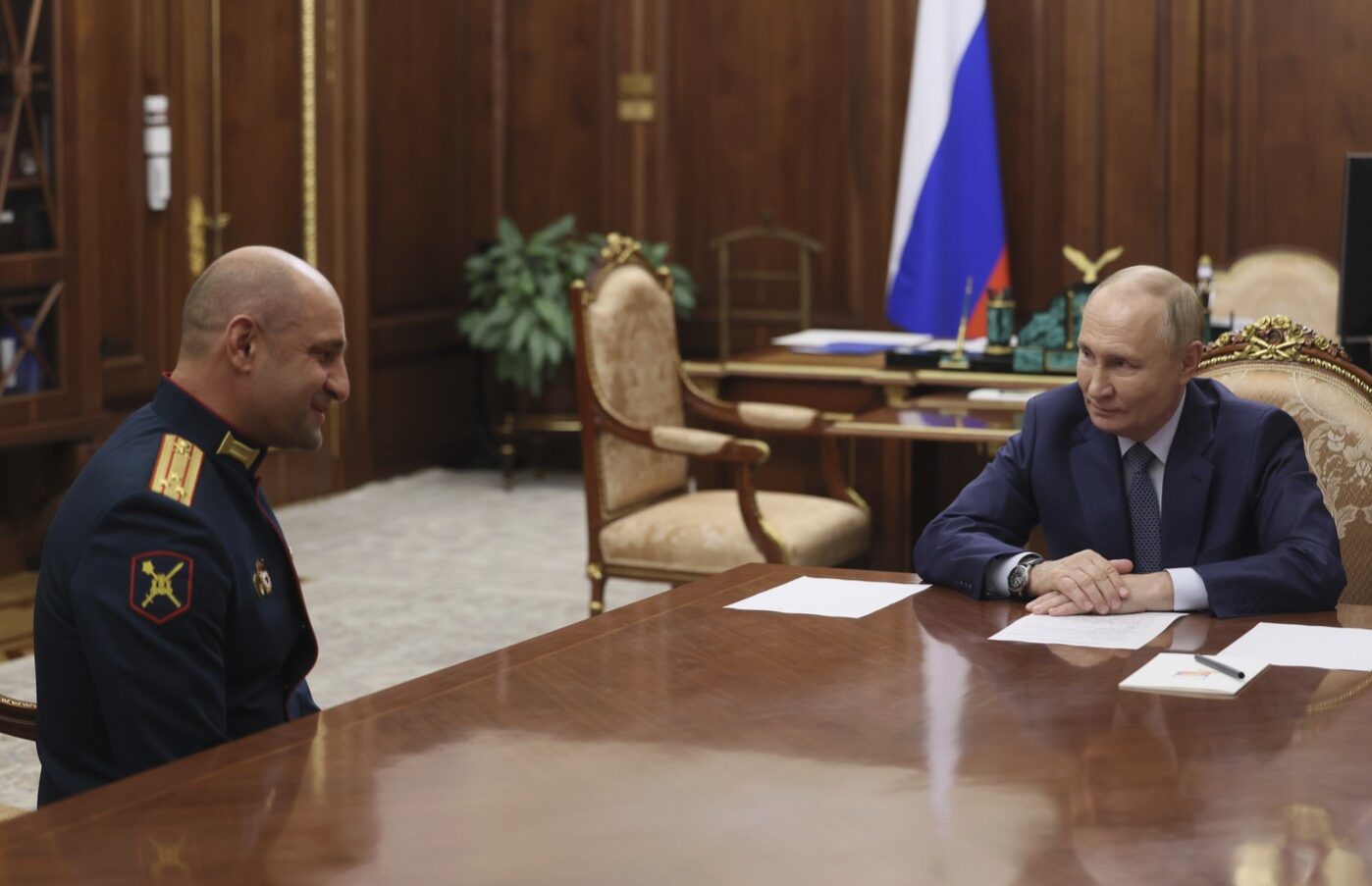 Владимир Путин на&nbsp;встрече с&nbsp;Артемом Жогой