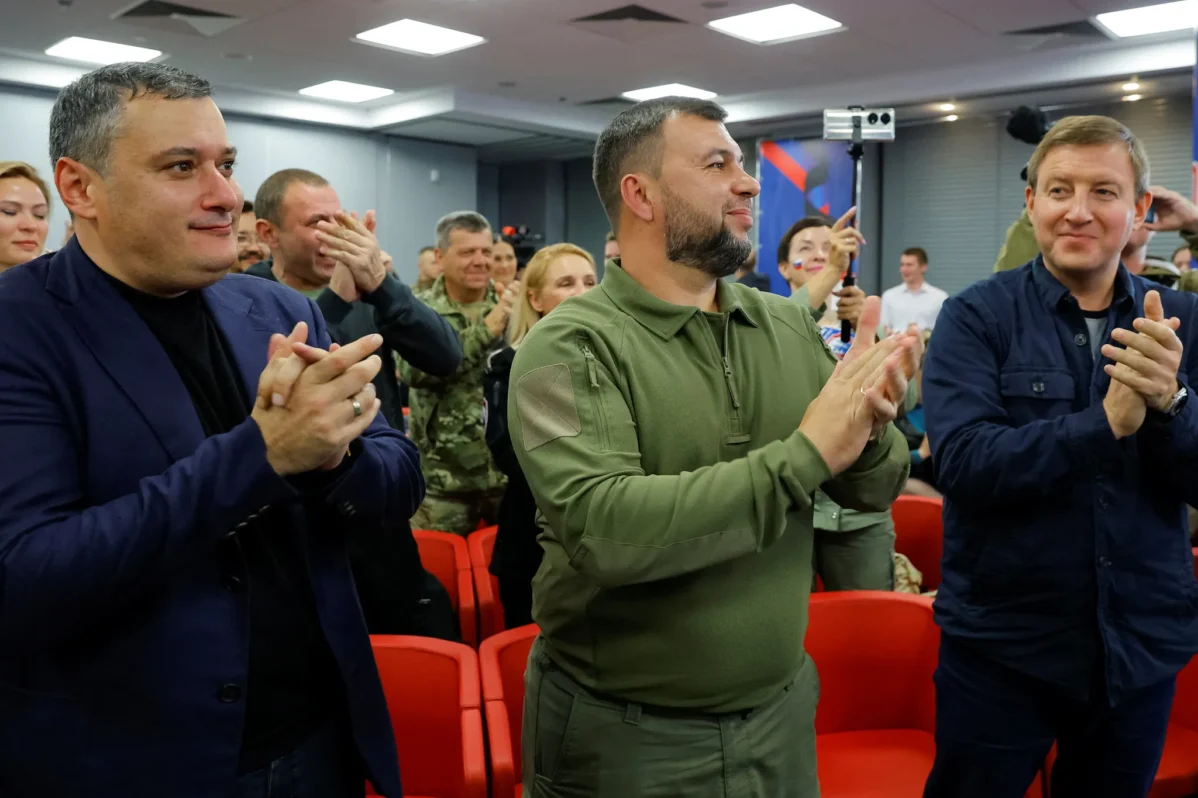 Глава ДНР Денис Пушилин, председатель Комитета ГД&nbsp;по&nbsp;информационной политике Александр Хинштейн и&nbsp;секретарь Генерального совета партии «Единая Россия» Андрей Турчак