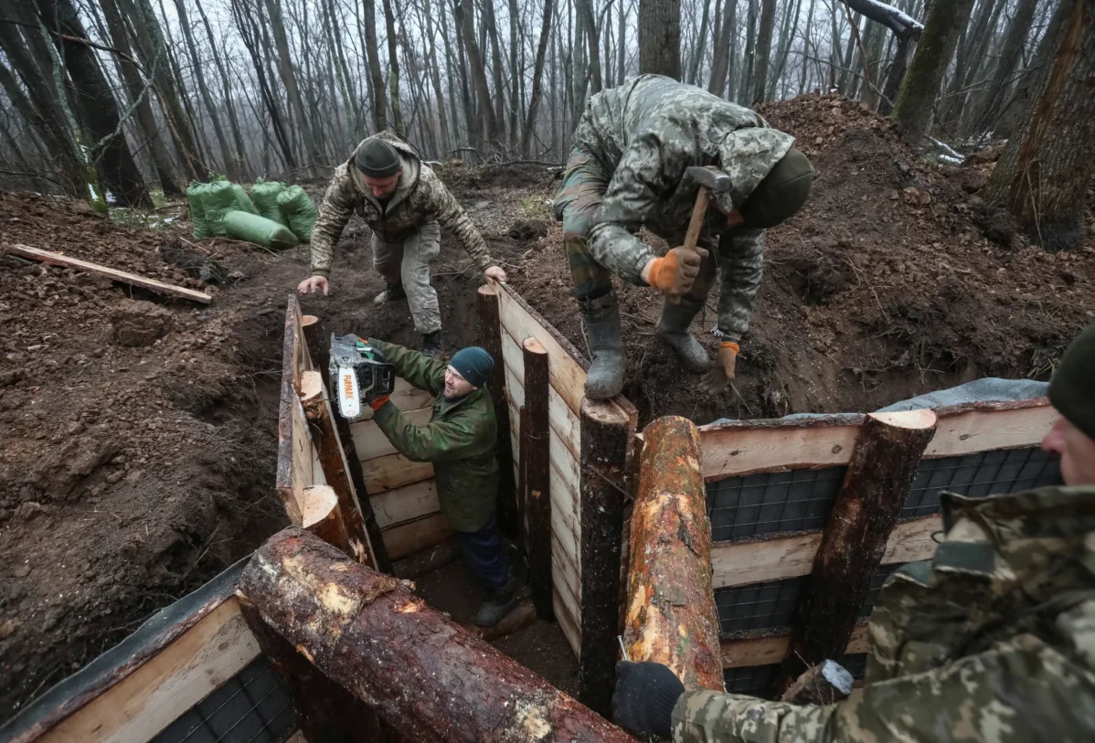 АЛТ: Ситуация в&nbsp;зоне «СВО»: Украинские военнослужащие возводят фортификационные сооружения в&nbsp;Харьковской области