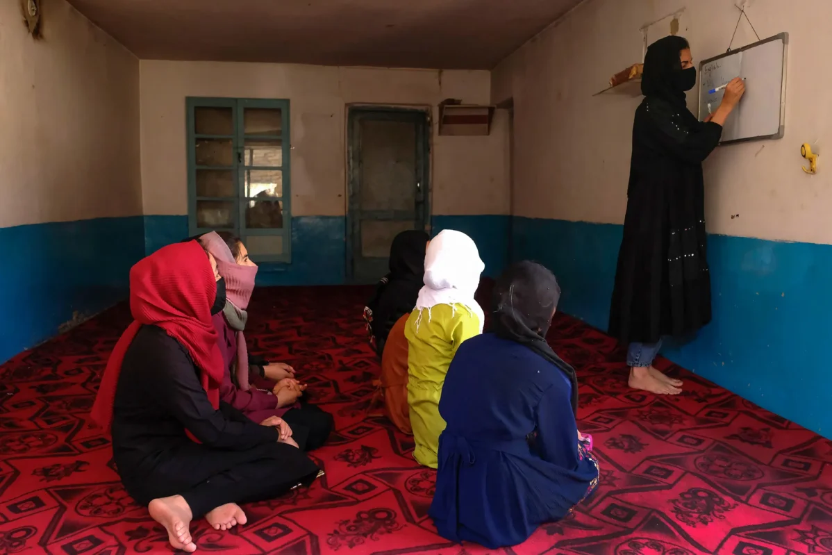 Подпольная школа для молодых девушек в&nbsp;Кабуле, Афганистан