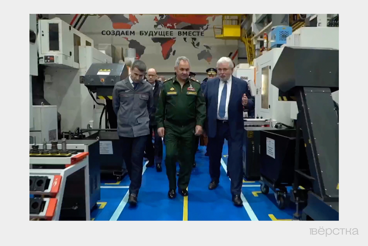 Во&nbsp;время визита Сергея Шойгу на&nbsp;завод «Калашников» в&nbsp;марте 2022 года можно было увидеть оборудование швейцарской компании&nbsp;GF с&nbsp;заклеенными логотипами