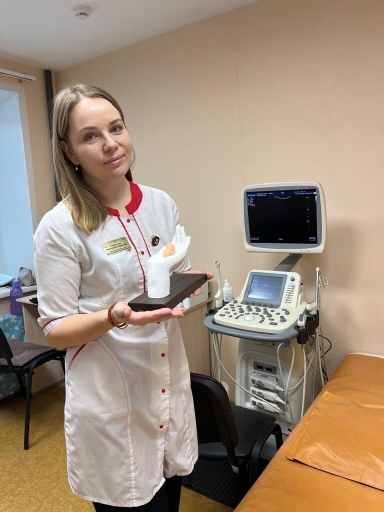 В женских консультациях появятся инсталляции в&nbsp;виде руки, держащей эмбрион