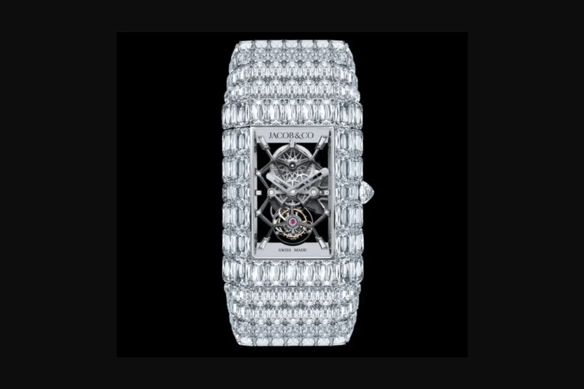 В&nbsp;Чечне состоялась свадьба Адамы Кадырова&nbsp;— 17-летнего сына главы региона Рамзана Кадырова. На&nbsp;торжество жених надел часы за&nbsp;160 млн рублей и&nbsp;приехал на&nbsp;лимитированном Mercedes G-Class STRONGER THAN THE 1980s