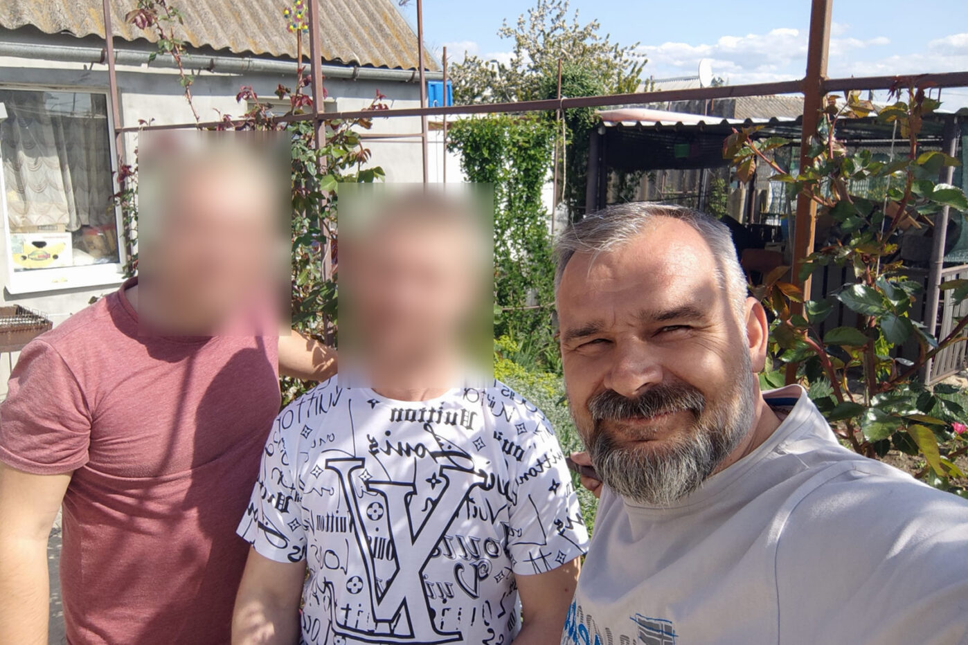 Пастор евангелистской церкви из&nbsp;Бердянска Виктора Бондаренко со&nbsp;своими зятьями