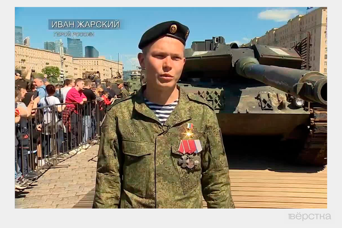 Иван Жарский дает интервью «Известиям» на&nbsp;выставке трофейной техники на&nbsp;Поклонной горе в&nbsp;Москве