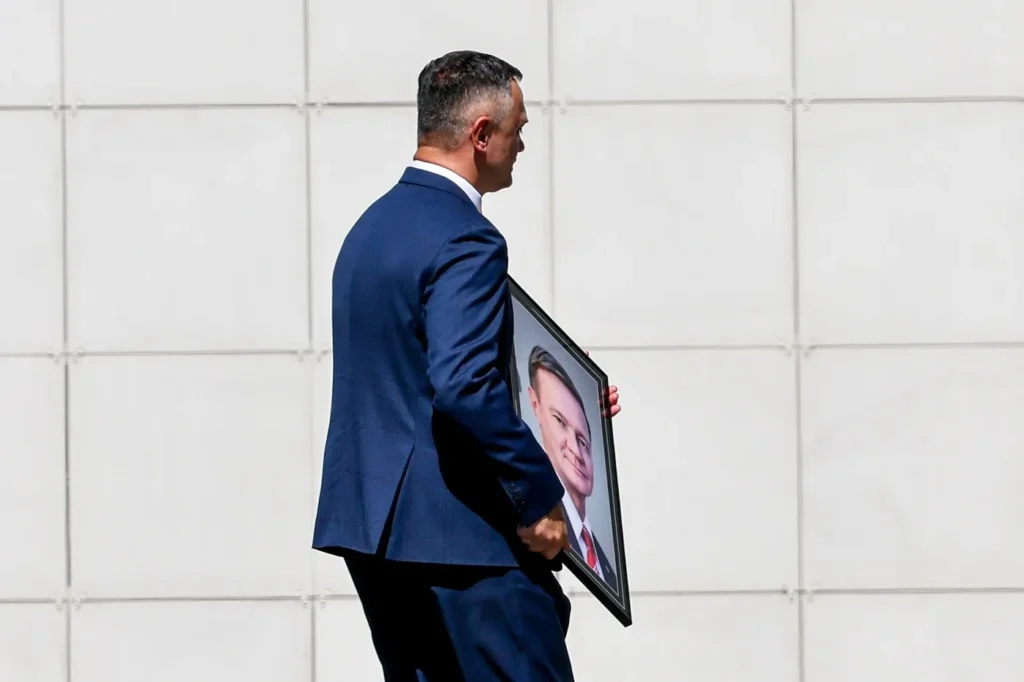 Портрет покойного экс-министра транспорта Романа Старовойта во&nbsp;время церемонии прощания в&nbsp;Центральной клинической больнице № 1 в&nbsp;Москве, 10 июля 2025 года.<br />
