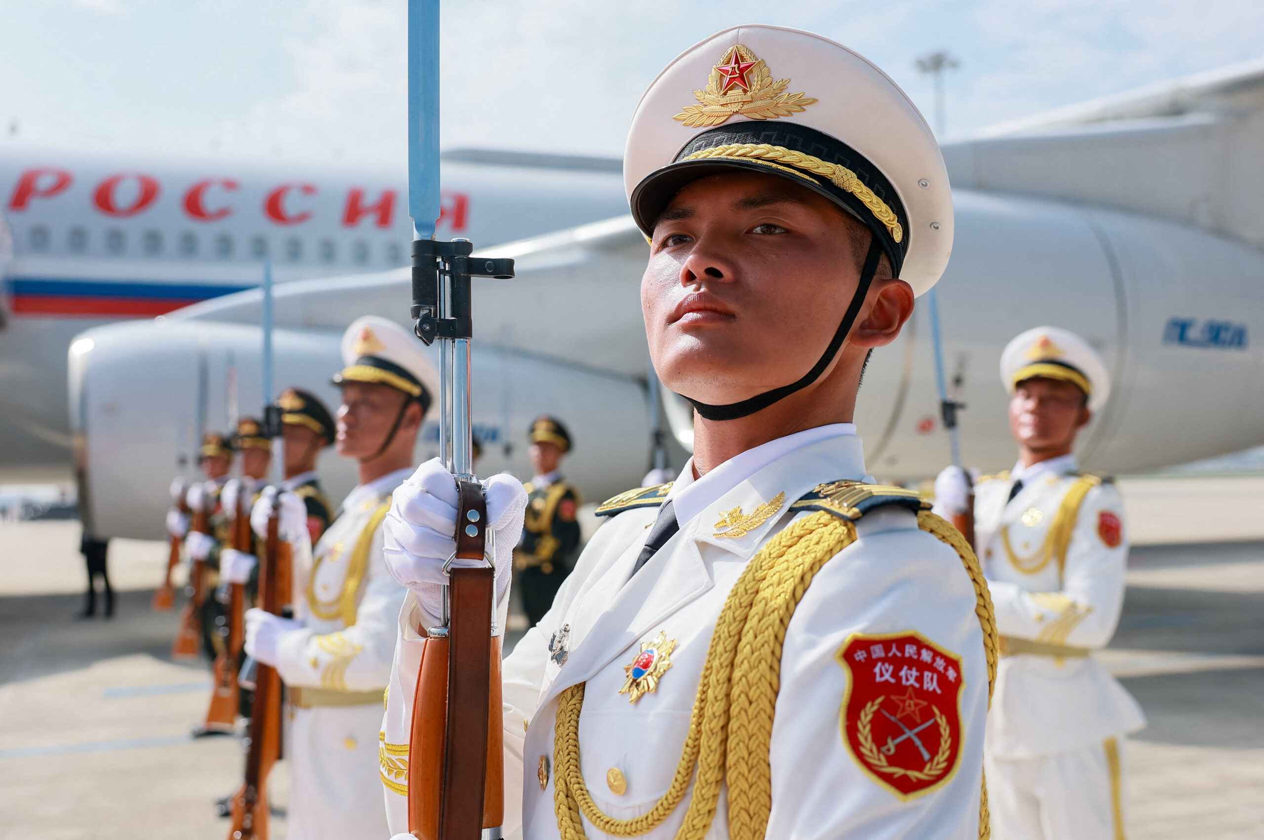 Москва призвала привлечь Китай к&nbsp;числу стран, которые предоставят гарантии безопасности для Украины после завершения войны. Предположительно, тема будет обсуждаться в&nbsp;ходе четырёхдневного визита Путина в&nbsp;Пекин, который состоится с&nbsp;31 августа по&nbsp;3 сентября