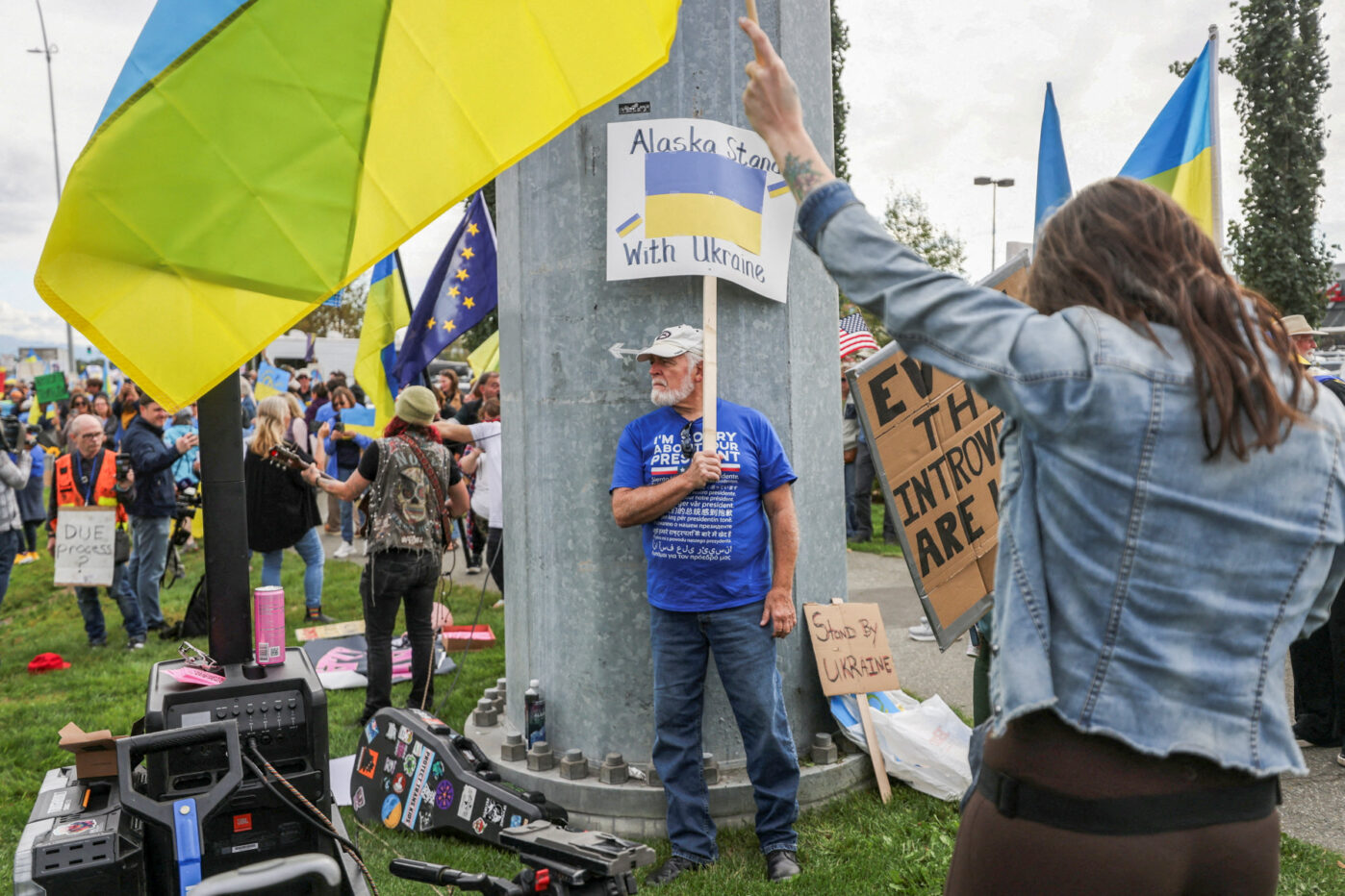Акция протеста в&nbsp;знак солидарности с&nbsp;Украиной перед встречей Трампа и&nbsp;Путина в&nbsp;Анкоридже, Аляска