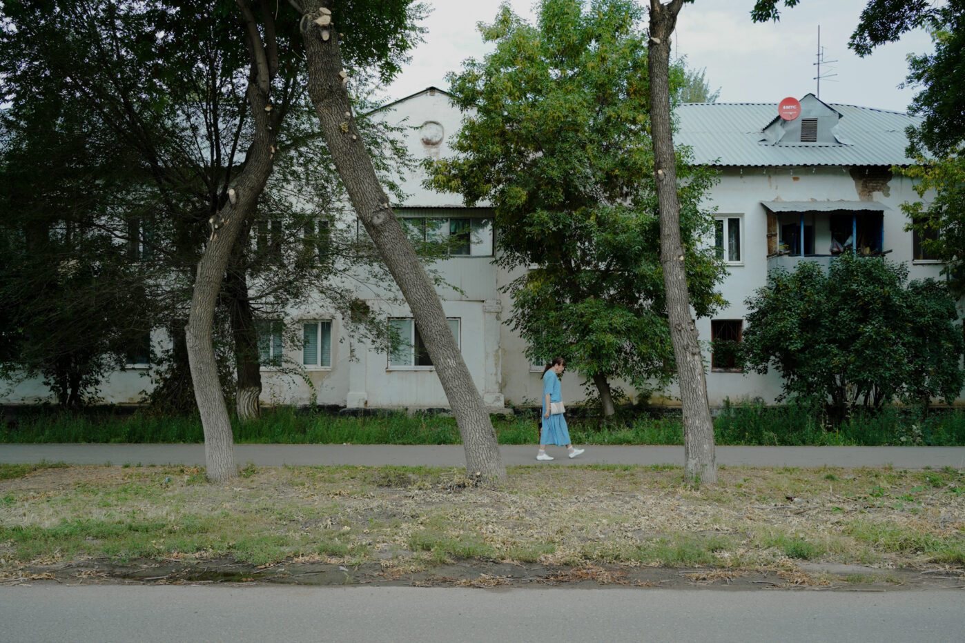 В&nbsp;Оренбурге 70-летняя женщина ухаживает за&nbsp;двумя детьми с&nbsp;инвалидностью и&nbsp;уже пять лет фактически заперта дома. Помощи от&nbsp;социальных служб особо нет