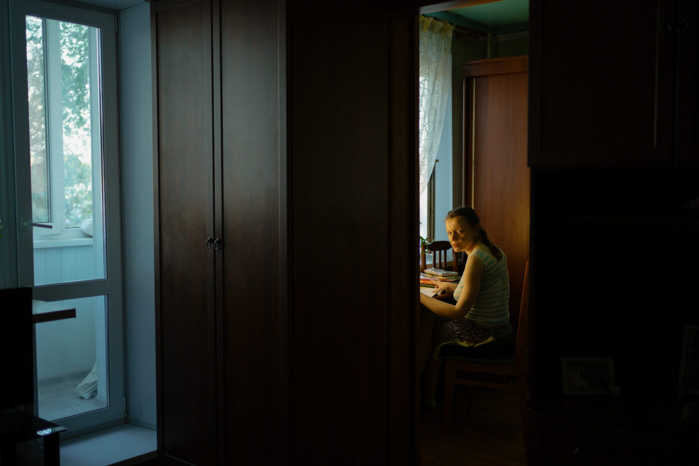 В&nbsp;Оренбурге 70-летняя женщина ухаживает за&nbsp;двумя детьми с&nbsp;инвалидностью и&nbsp;уже пять лет фактически заперта дома. Помощи от&nbsp;социальных служб особо нет