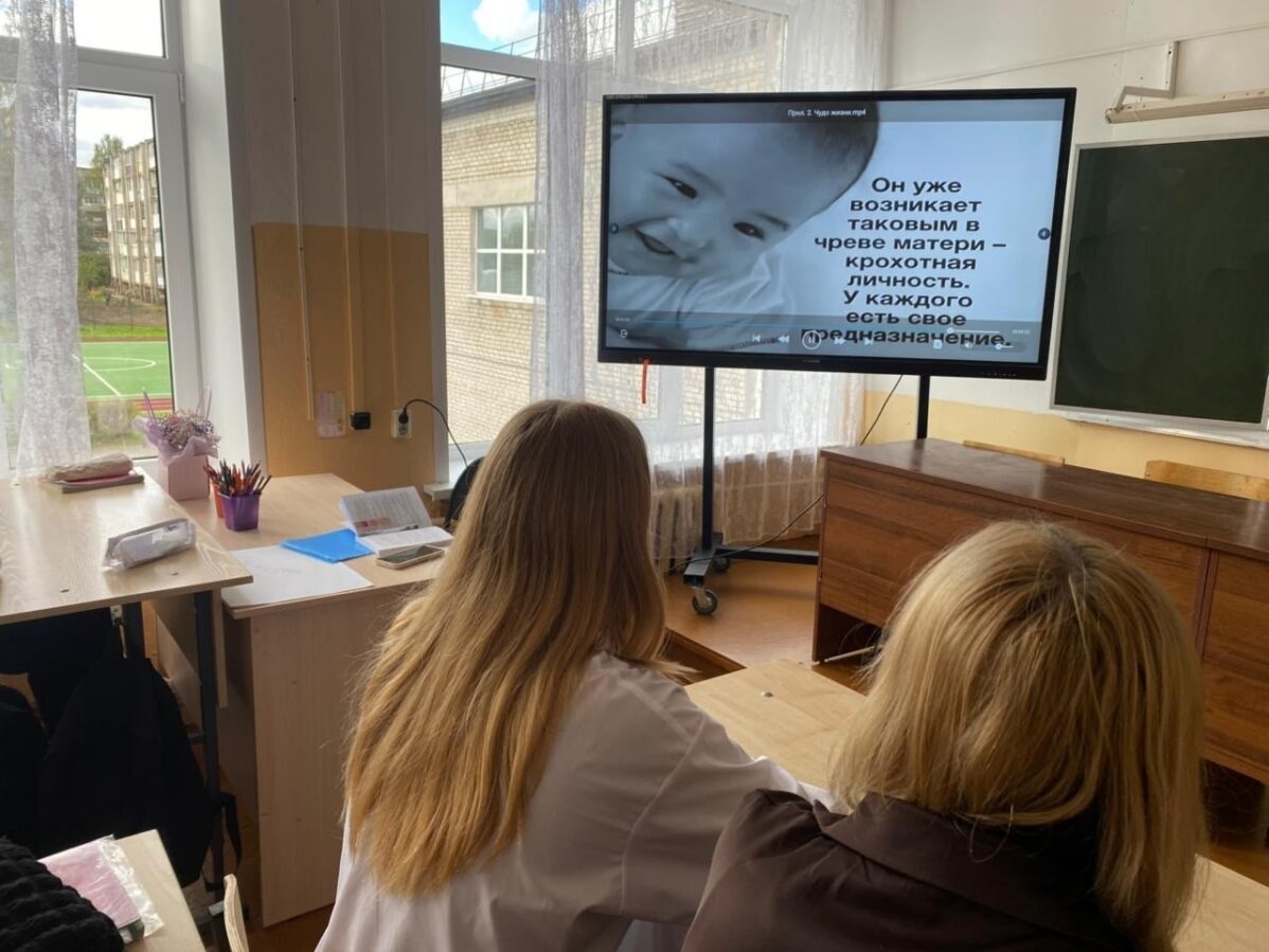 Долг перед родиной, Бог и&nbsp;никакого секса до&nbsp;брака: в&nbsp;российские школы поступили новые пособия по&nbsp;«Семьеведению»