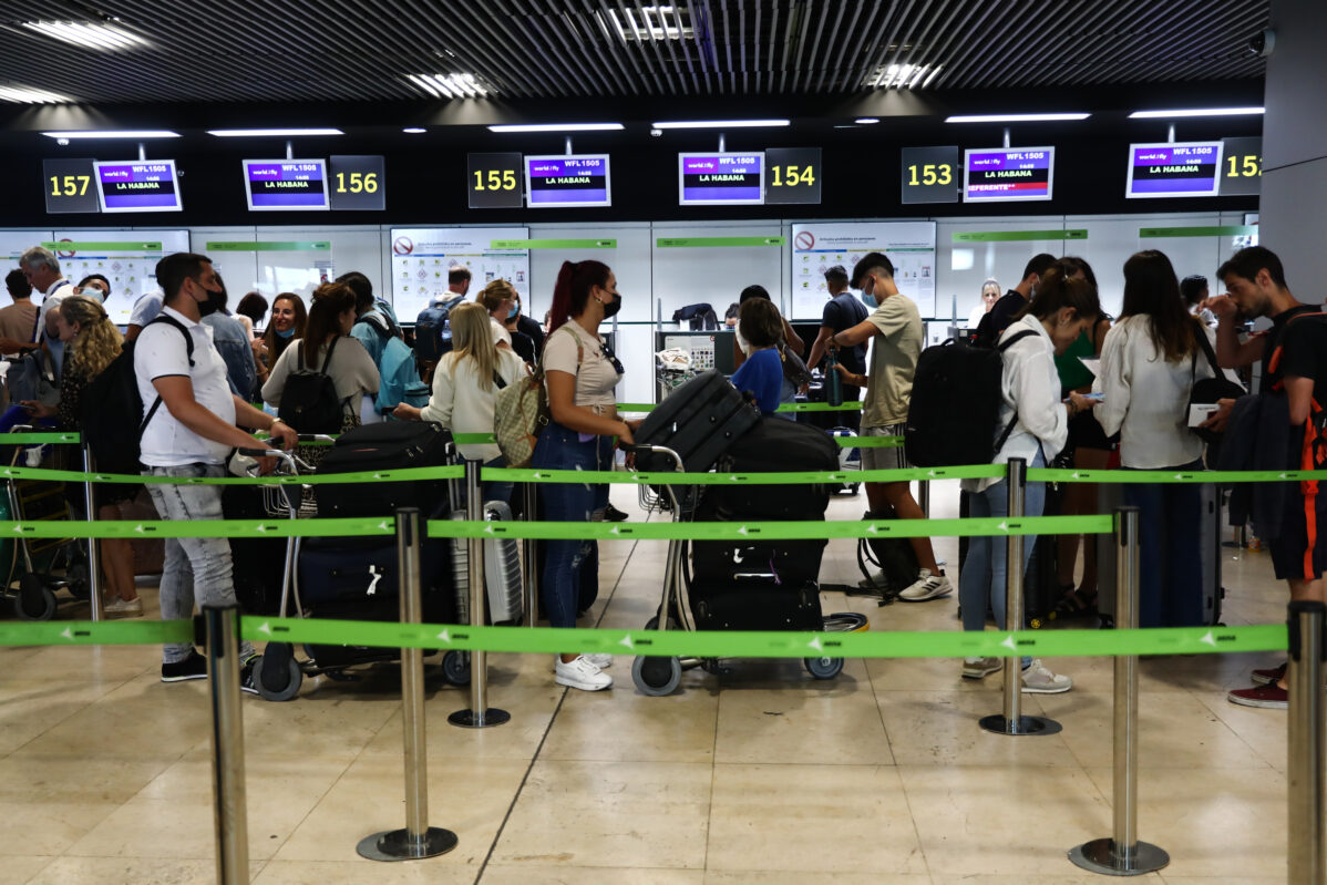 ЕС&nbsp;запретил выдачу россиянам многократных шенгенских виз. Как это будет работать и&nbsp;для кого сделали исключение?