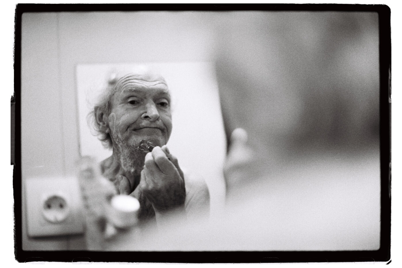 Фотограф Владимир Аверин в&nbsp;фотопроекте о&nbsp;болезни Альцгеймера у&nbsp;близкого человека рассказывает, с&nbsp;какими трудностями сталкивается человек, ухаживающий за&nbsp;больным