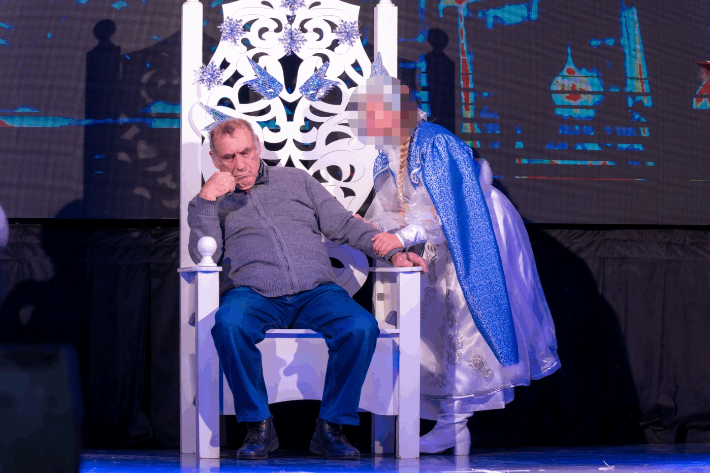 Лидер московского «Разновозрастного отряда Надежда» Ефим Штейнберг на&nbsp;репетиции предновогодней сказки 30&nbsp;декабря 2025 года